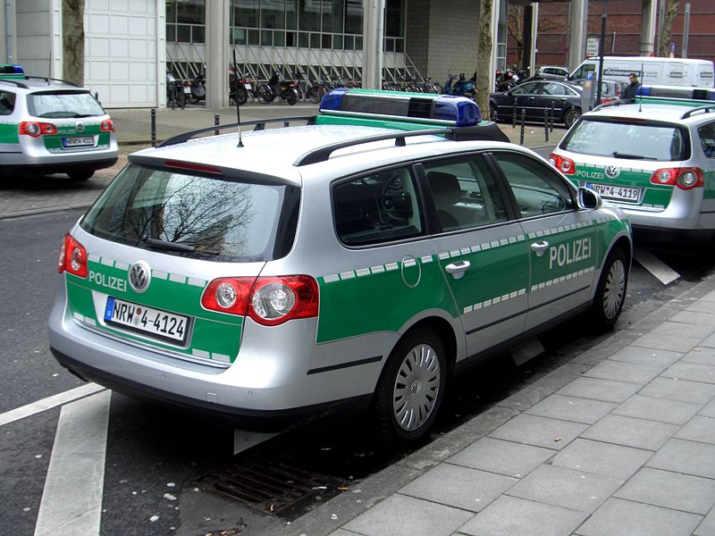 http://www.forumpassat.fr/uploads/1077_800px-vw_passat_variant_b6_type_3c_since_2005_polizei_nrw_germany_backright_2008-03-27_a.jpg