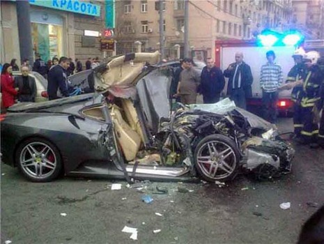 http://www.forumpassat.fr/uploads/11_504x-wrecked-ferrari-f430-russia.jpg