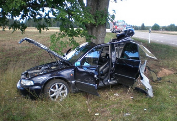 http://www.forumpassat.fr/uploads/20_audia8crash1.jpg