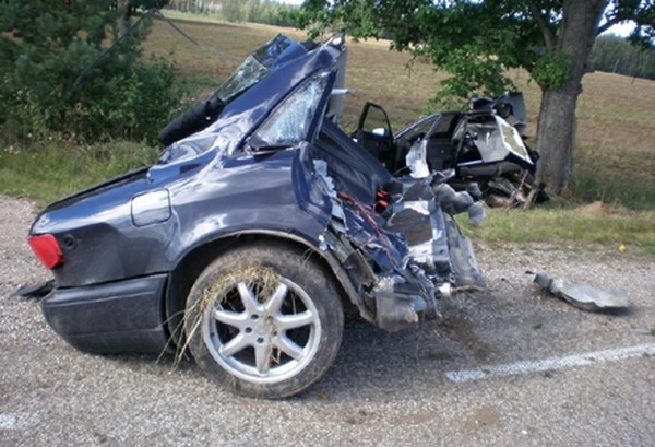 http://www.forumpassat.fr/uploads/20_audia8crash2.jpg