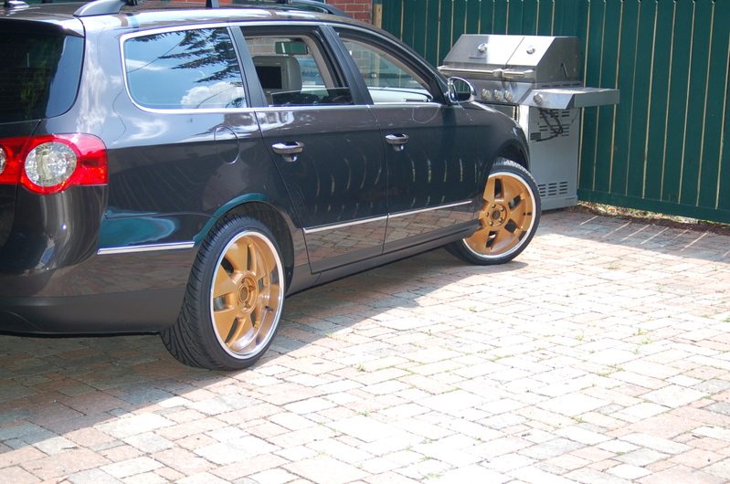 http://www.forumpassat.fr/uploads/20_b6_sw_gold_rims_04.jpg