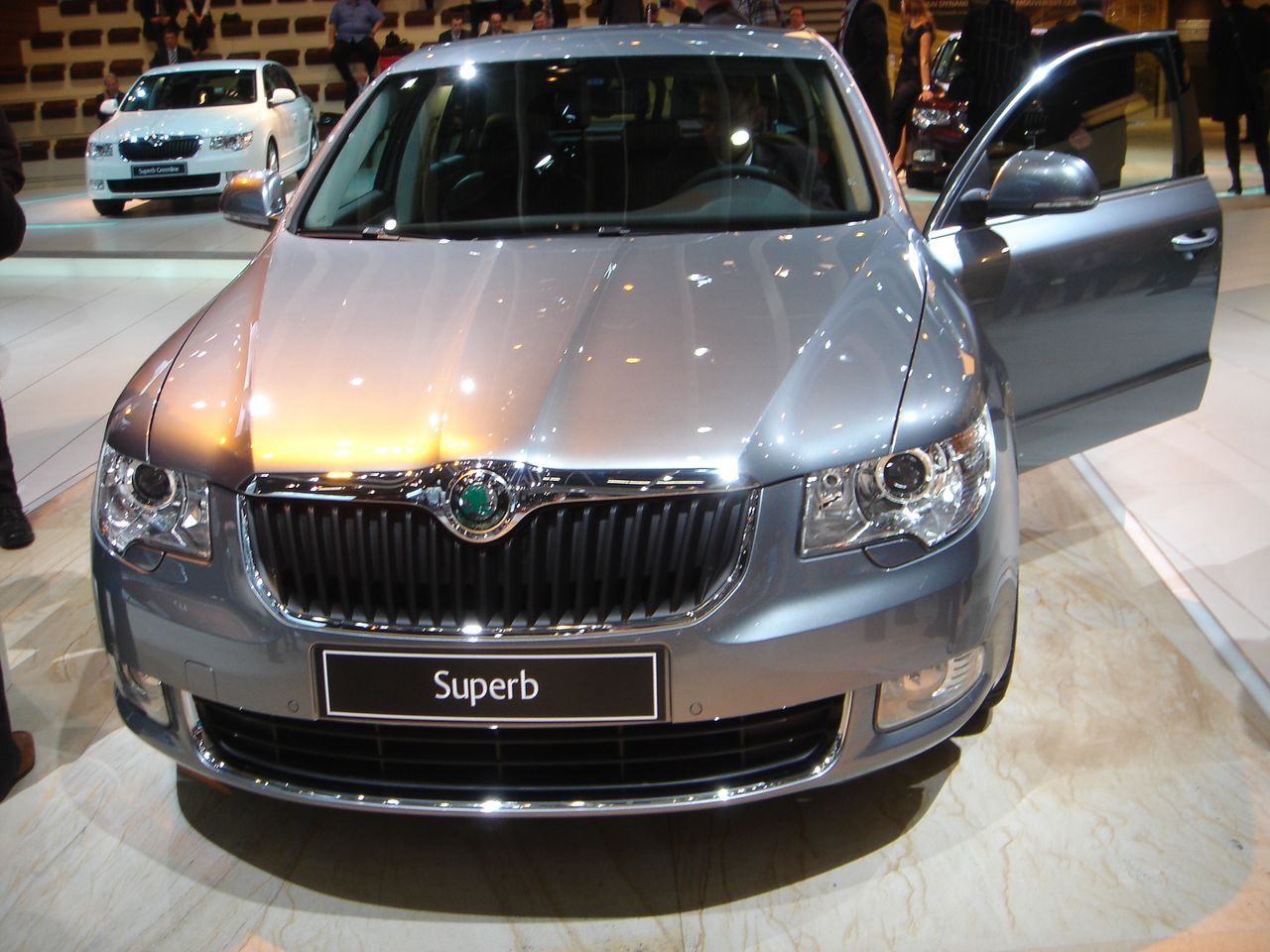 http://www.forumpassat.fr/uploads/20_skoda_superb_-_salon_de_gen_ve_2008__1_.jpg