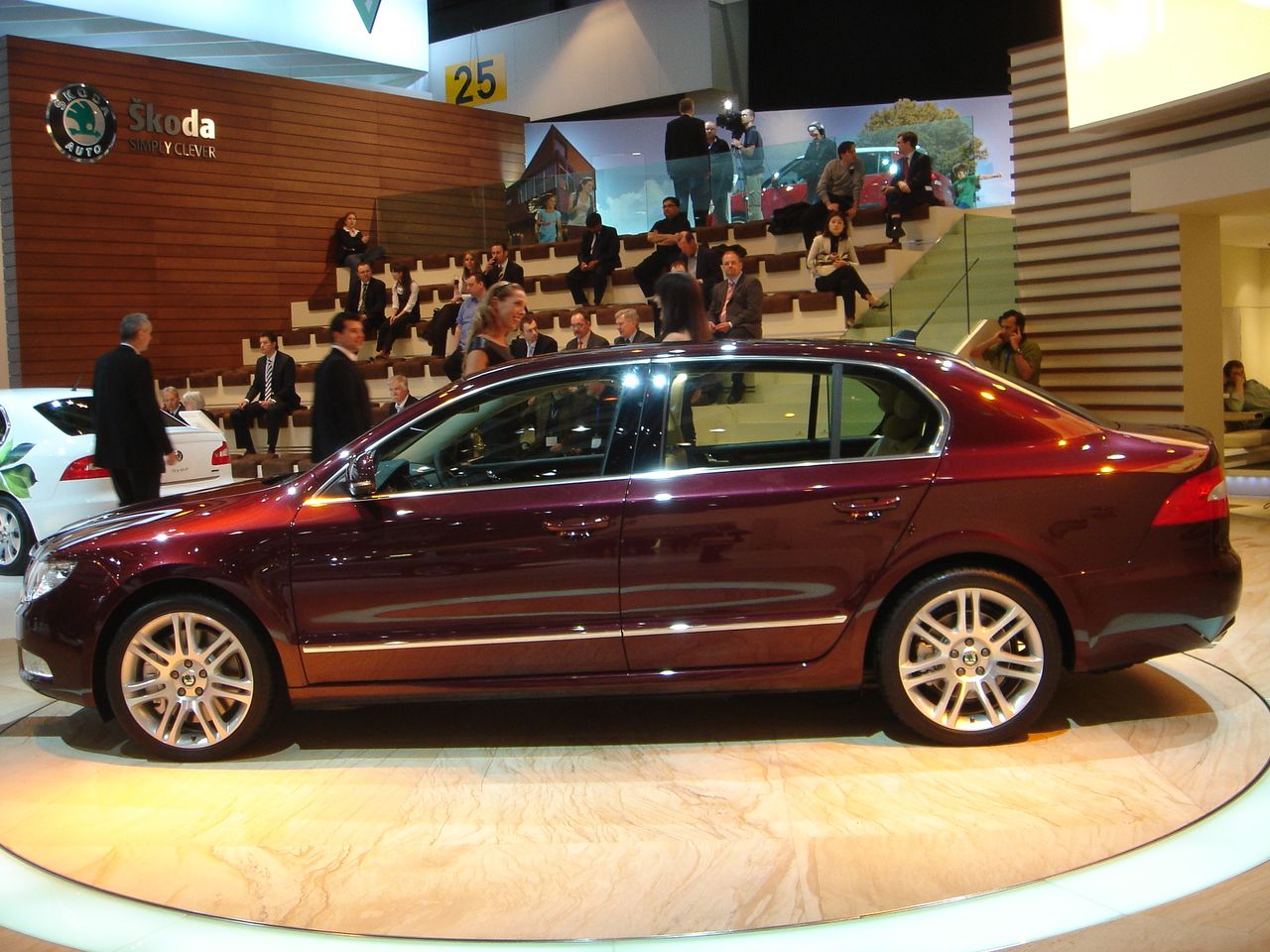 http://www.forumpassat.fr/uploads/20_skoda_superb_-_salon_de_gen_ve_2008__4_.jpg